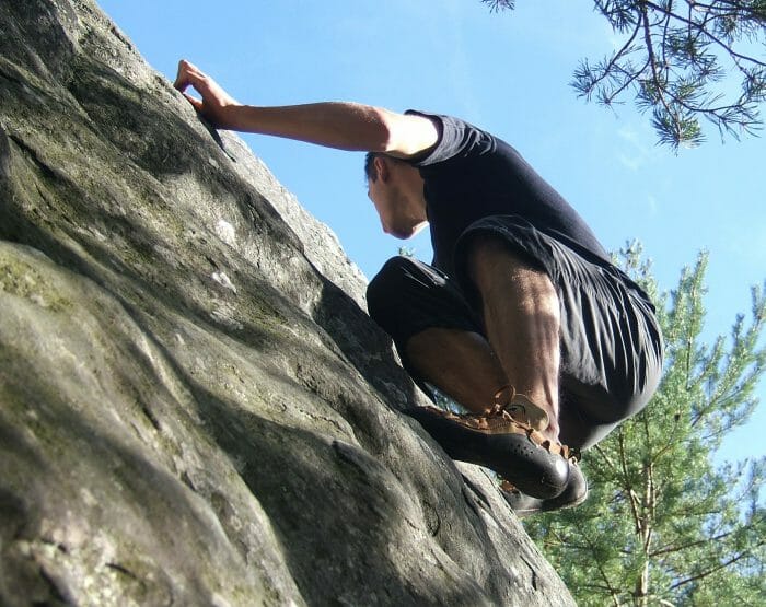 Apprenez à grimper sur les rochers de Fontainebleau.JPG Mondialement connu, c'est le lieu de prédilection où les passionnés comme les débutants se retrouvent dans ce site naturel
