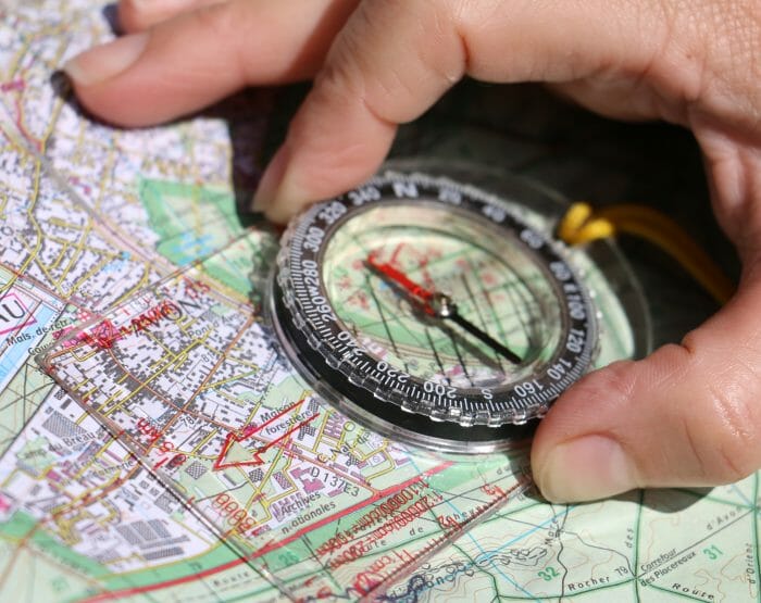 L’orientation commence par la lecture d’une carte et l’utilisation d’une boussoleL’orientation commence par la lecture d’une carte et l’utilisation d’une boussole